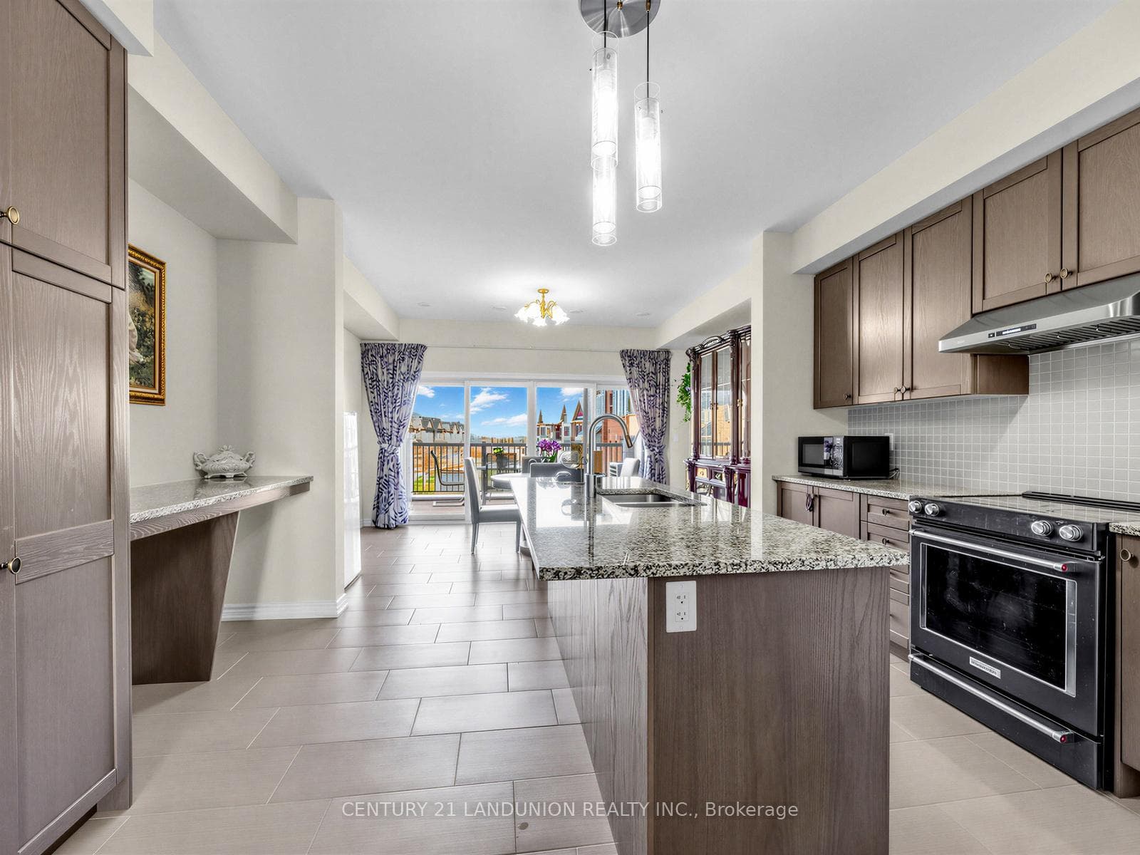 10941 Victoria Square Boulevard — property photo