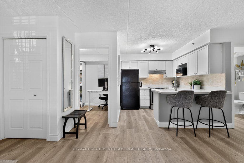 306- 2065 APPLEBY Line — property photo