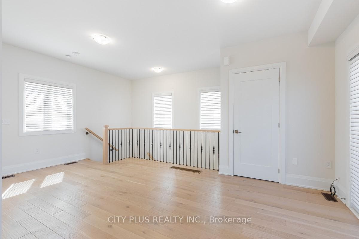 9398 Bayview Avenue — property photo