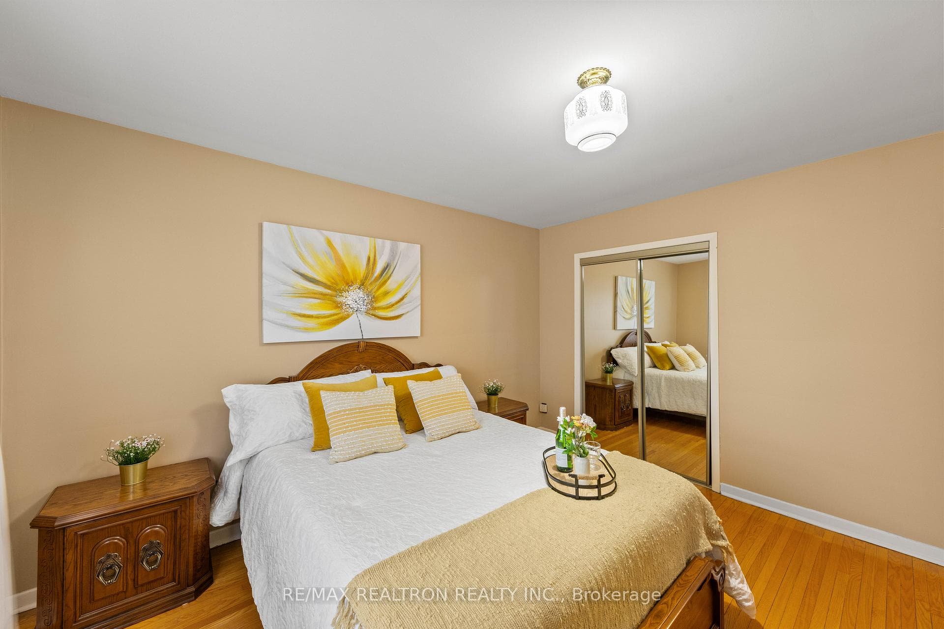 1144 Glengrove Avenue — property photo