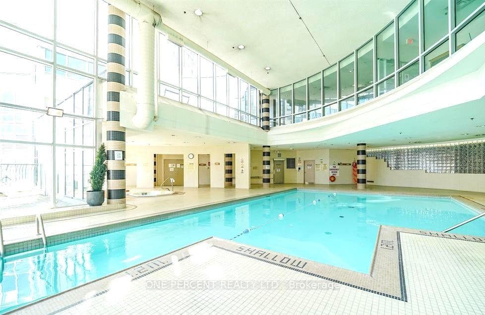 402- 2550 Lawrence Avenue — property photo