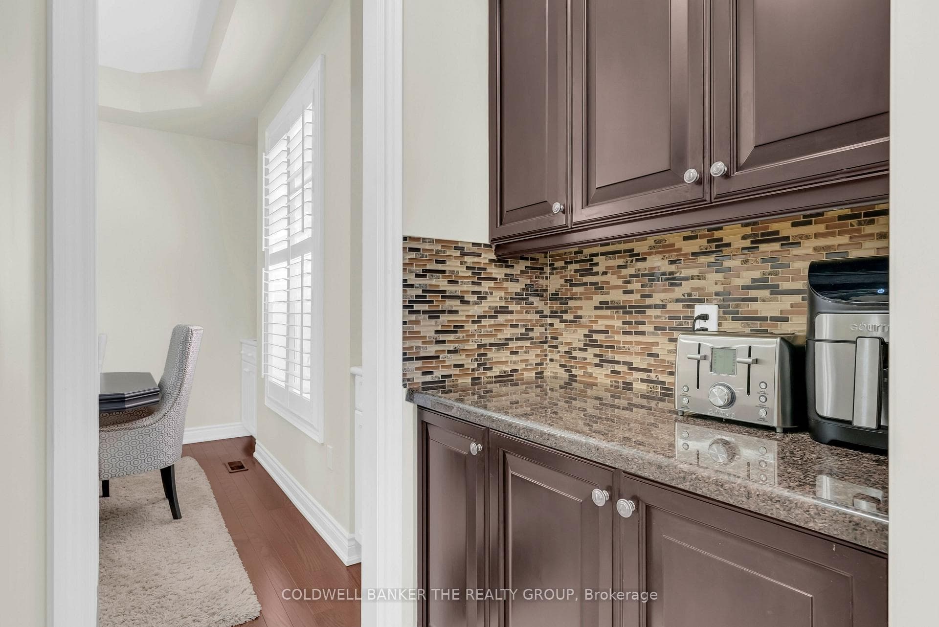 5198 Adobe Court — property photo