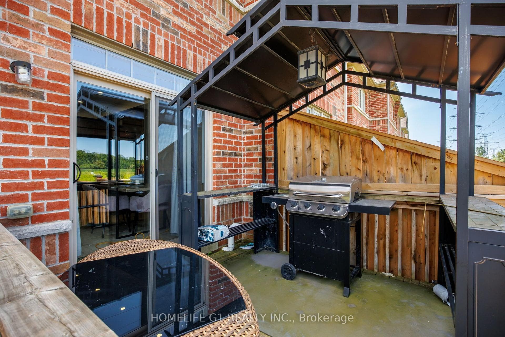 10 Hurst Drive — property photo