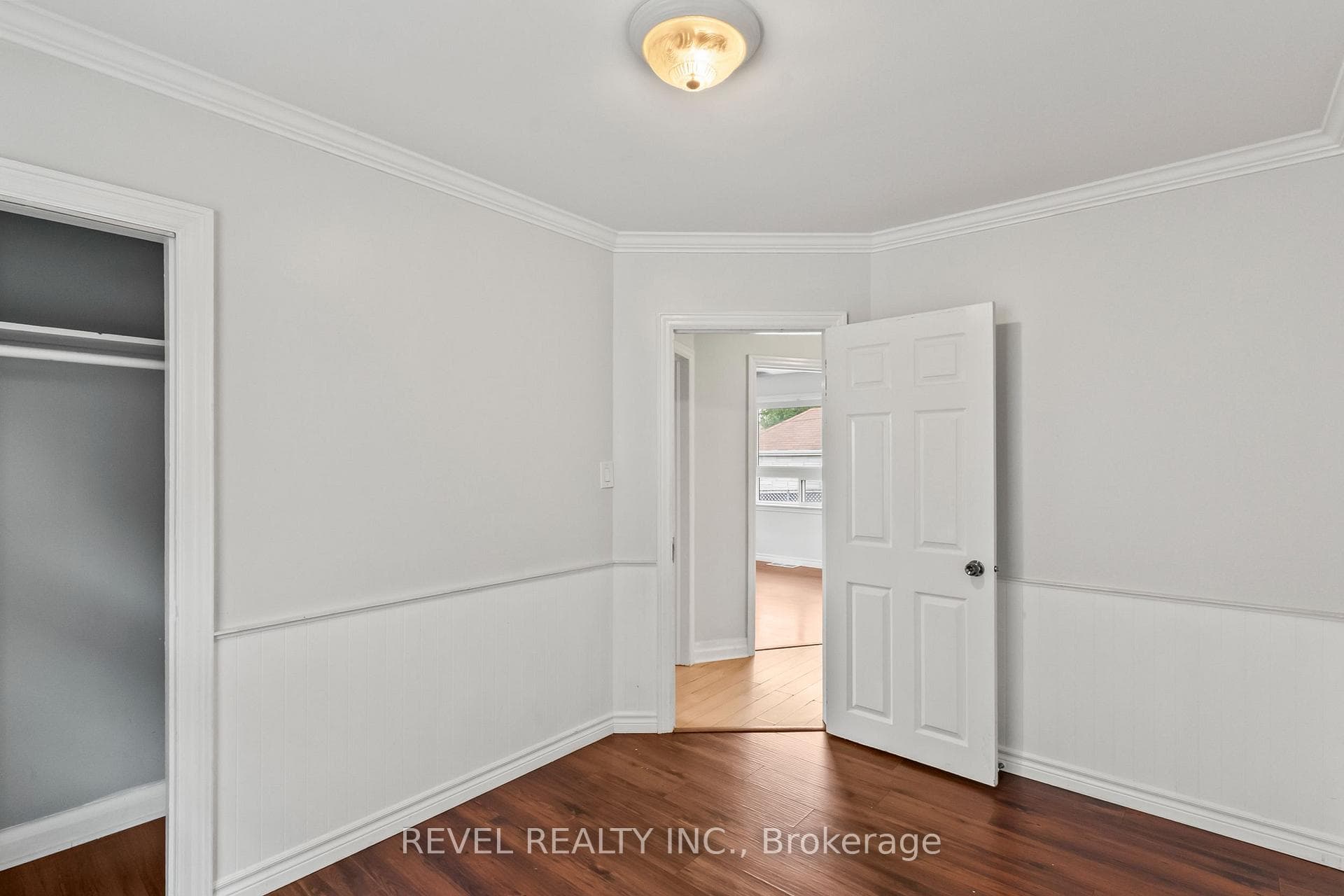 863 Ritson Road — property photo
