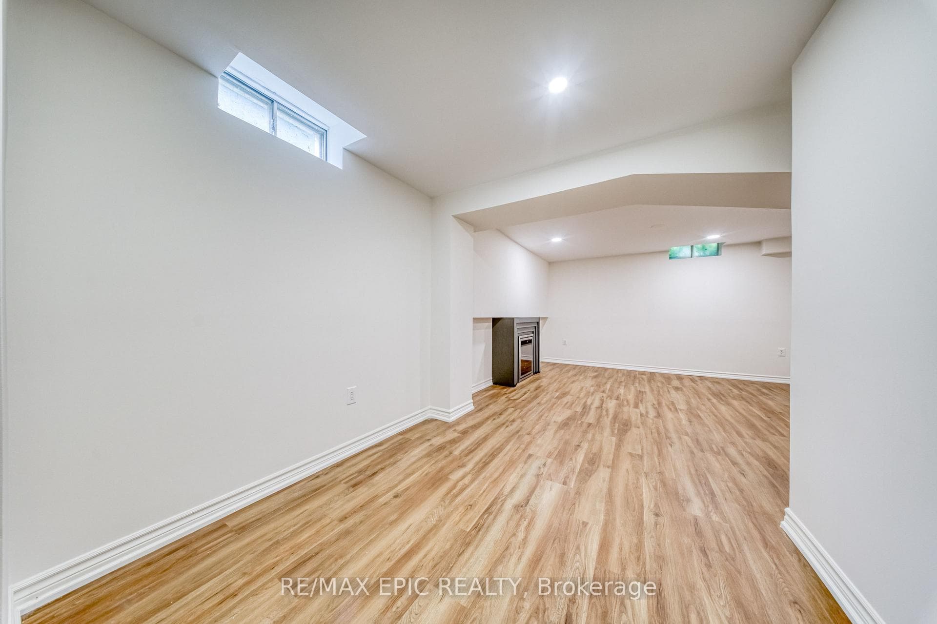 961 Damascus Court — property photo
