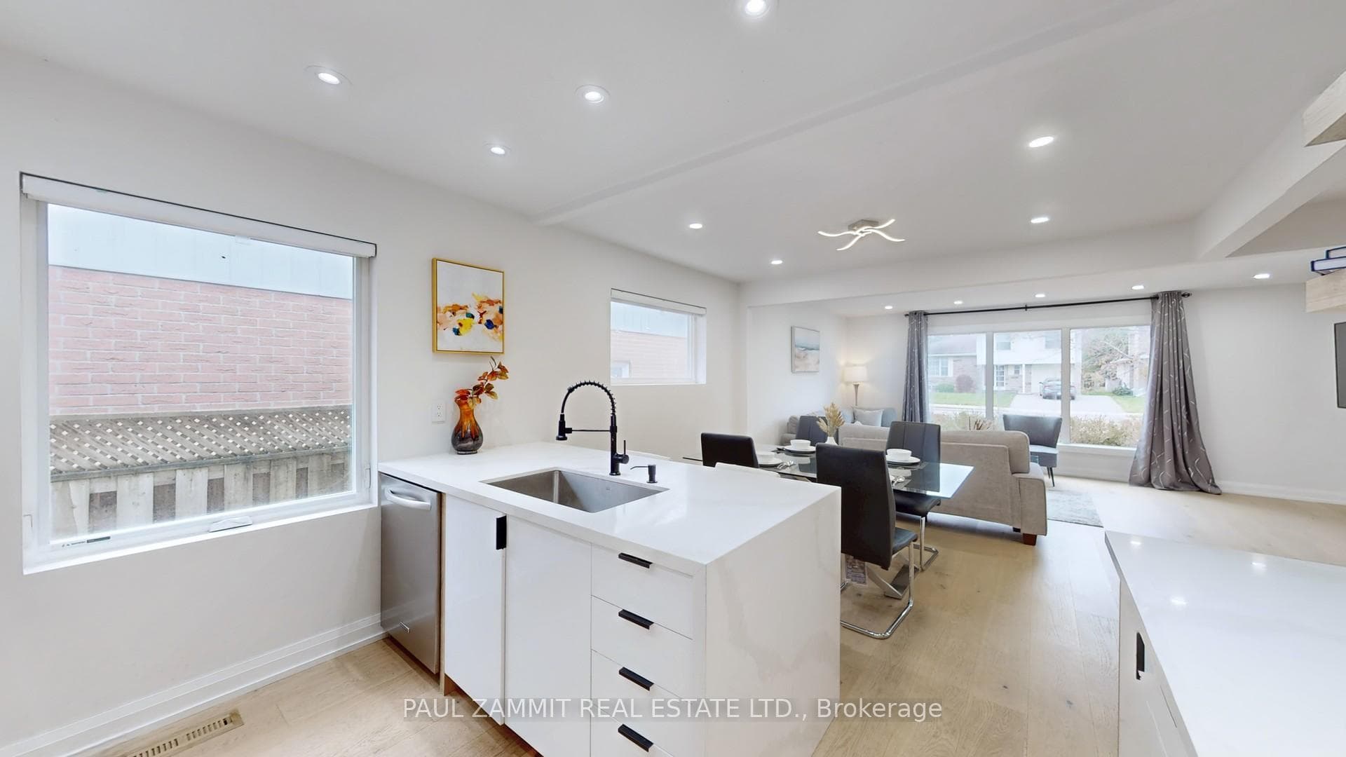 31 Henderson Avenue — property photo