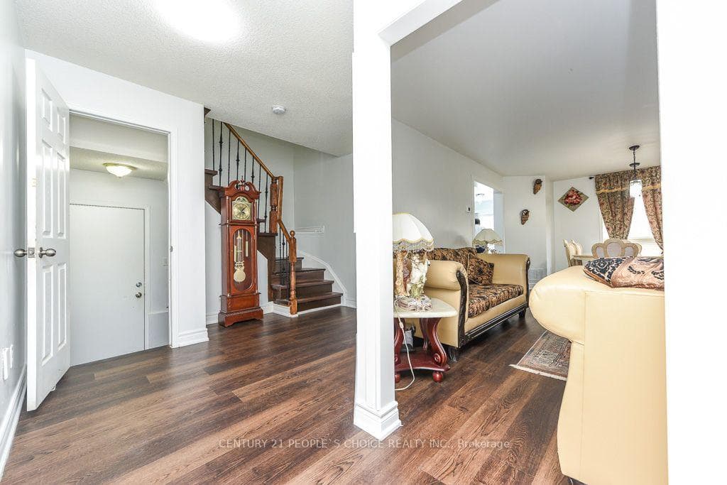 6 Sunny Glen Crescent — property photo