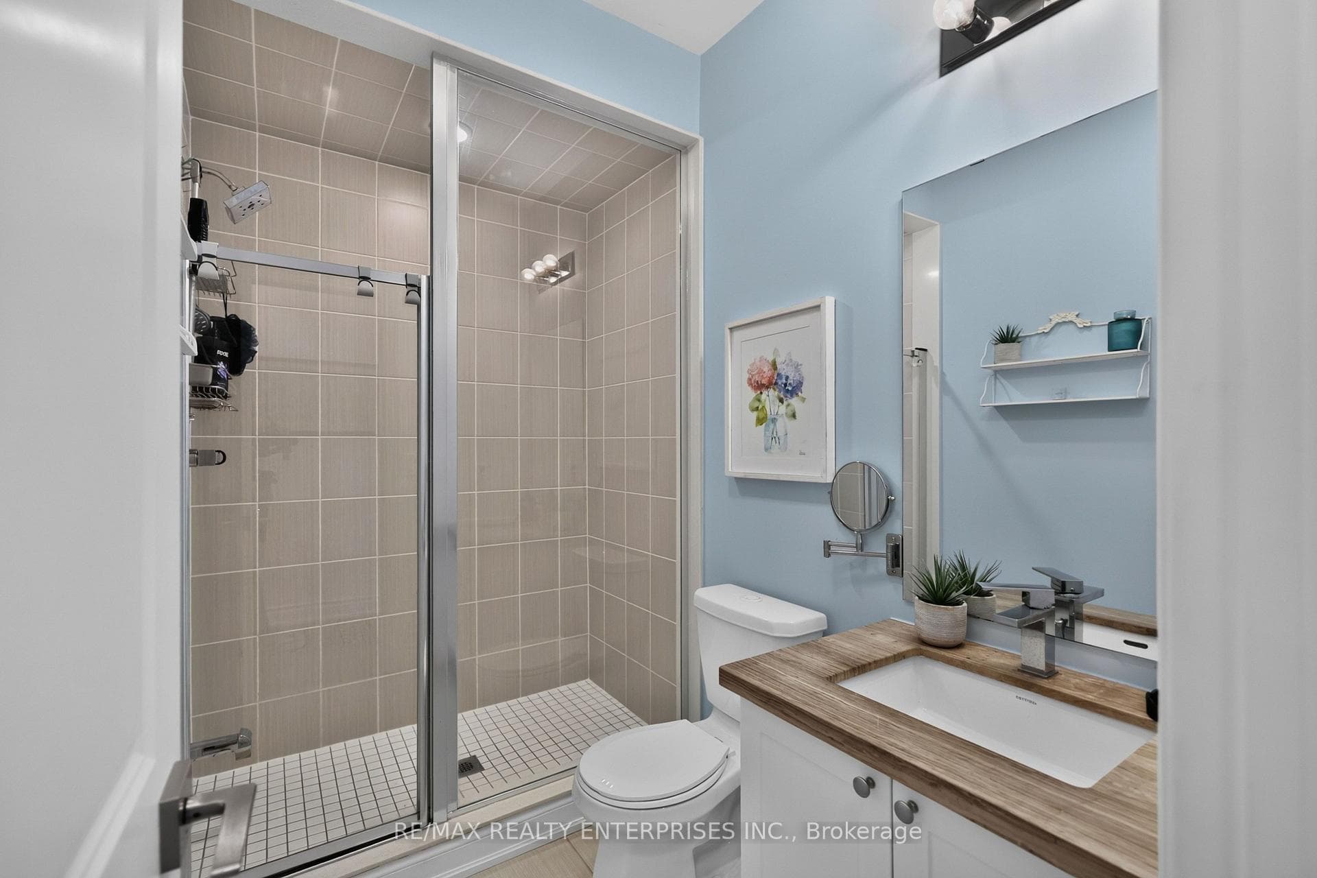 656 Tupelo Court — property photo