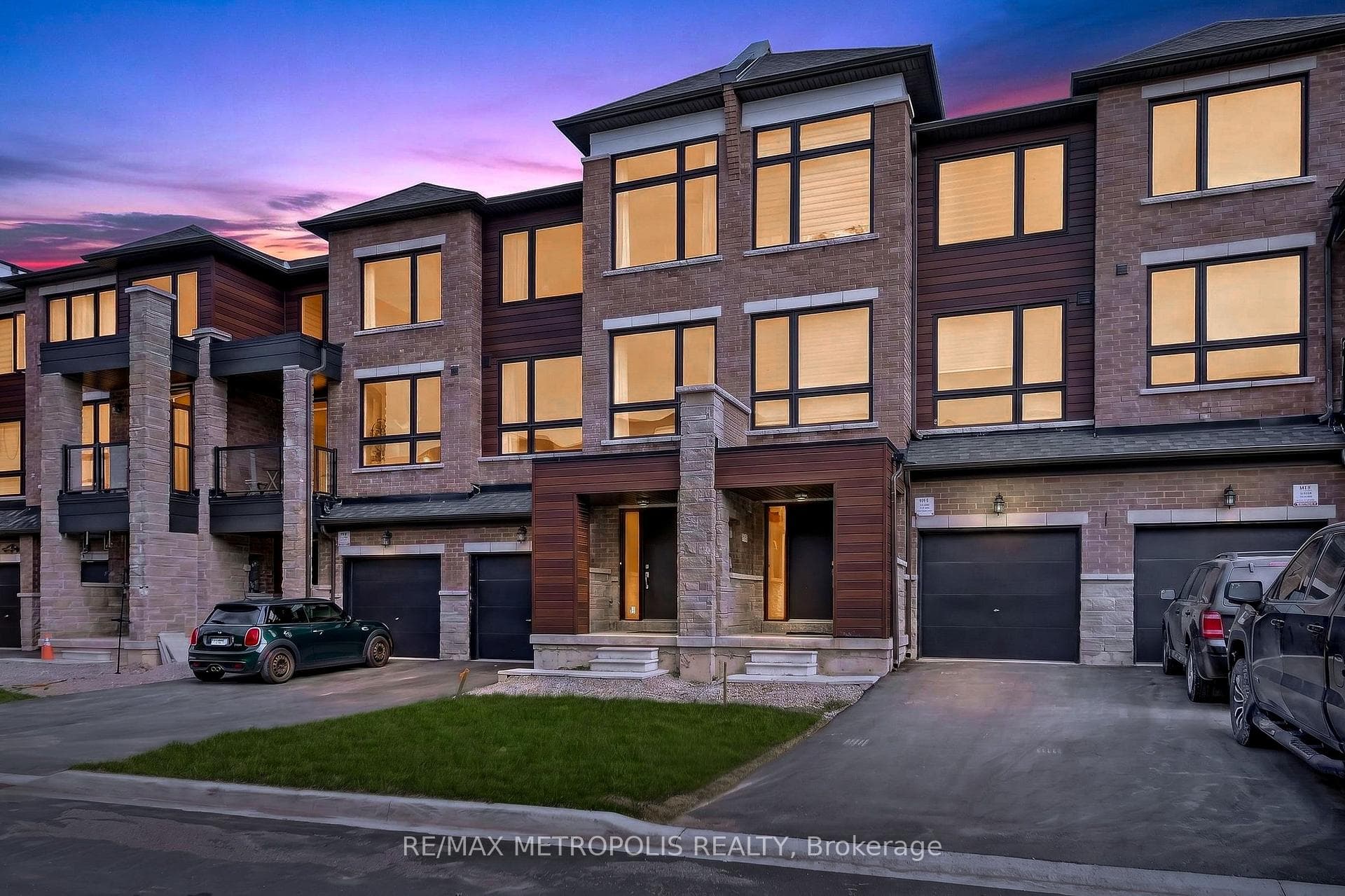 132 Blue Forest Crescent — property photo