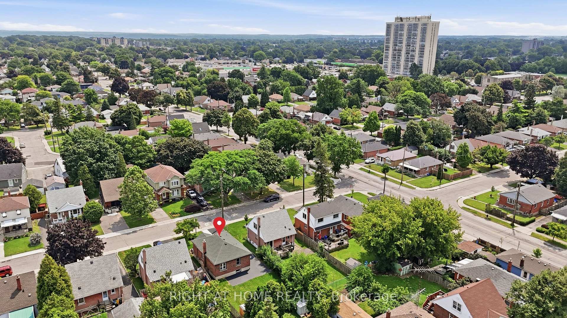 156 E 36th Street — property photo