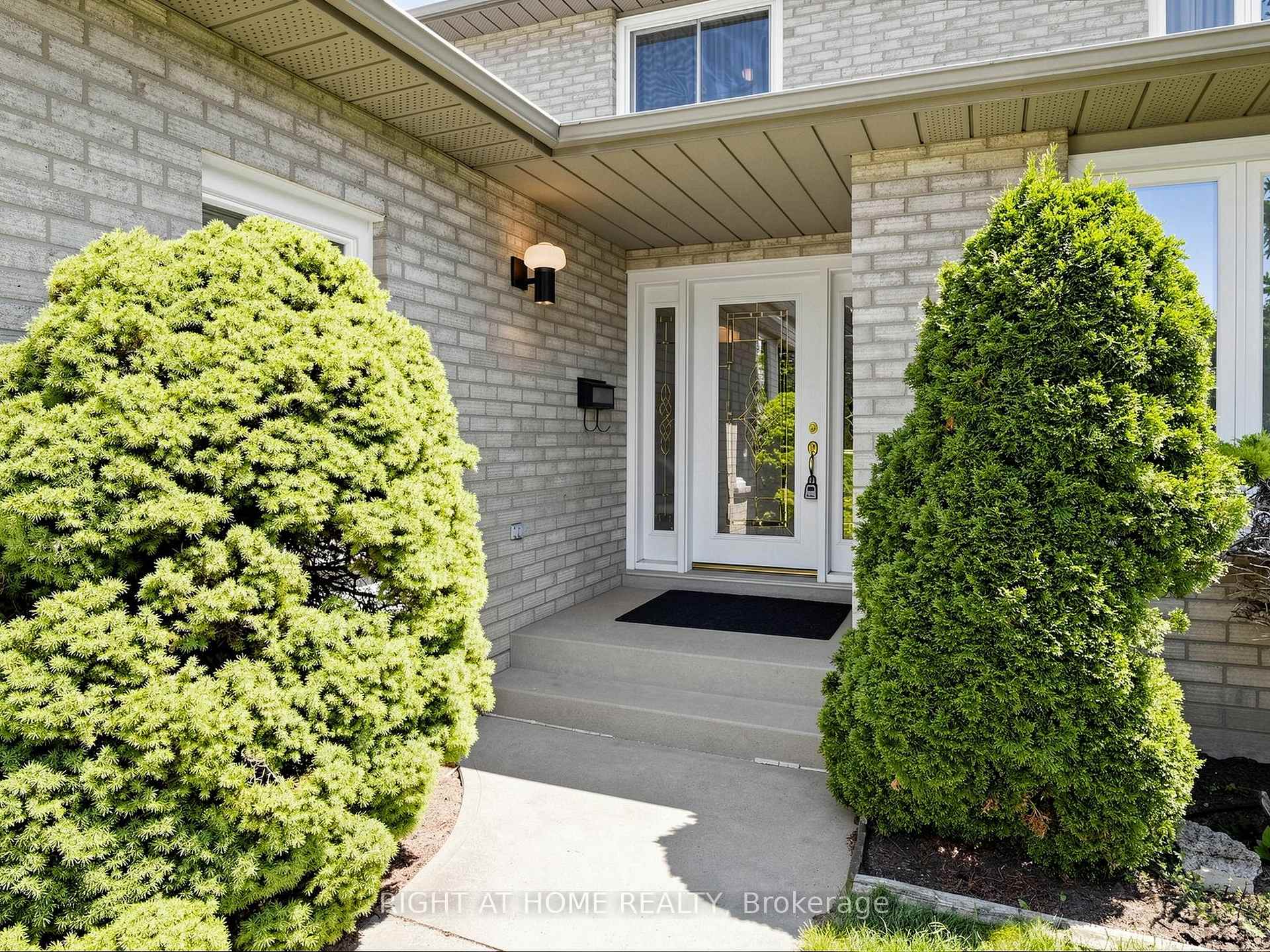 138 Strawberry Drive — property photo