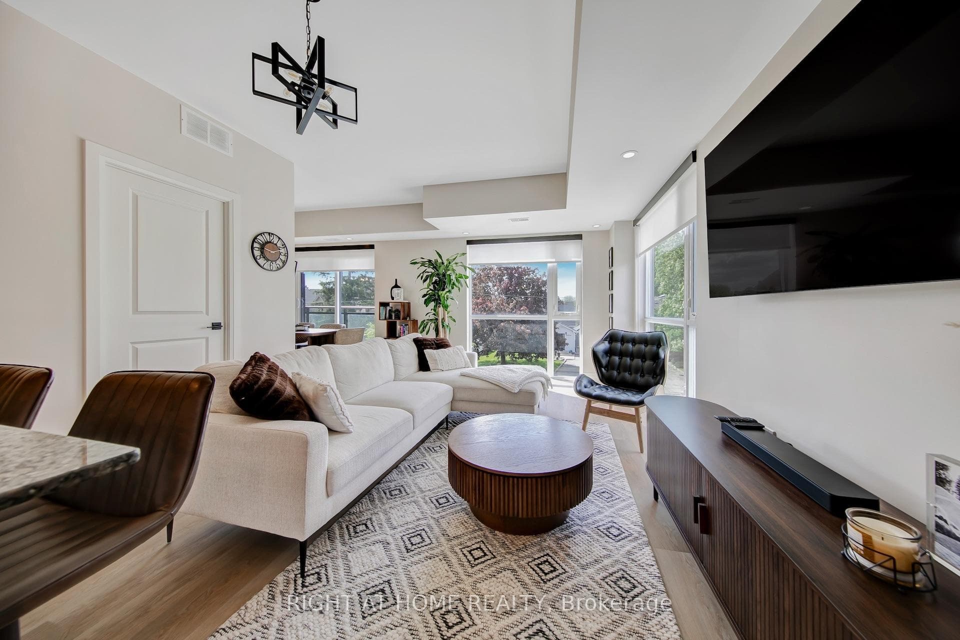 F1103- 32 Coles Avenue — property photo