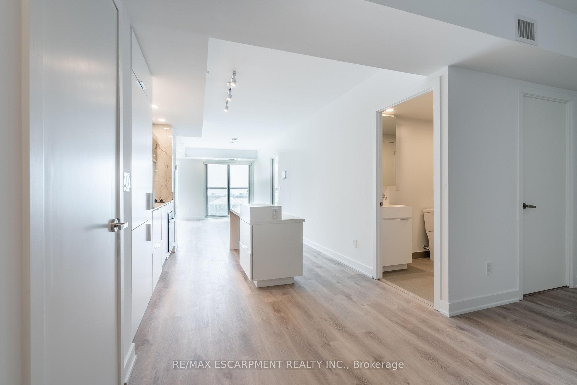 309- 370 Martha Street — property photo