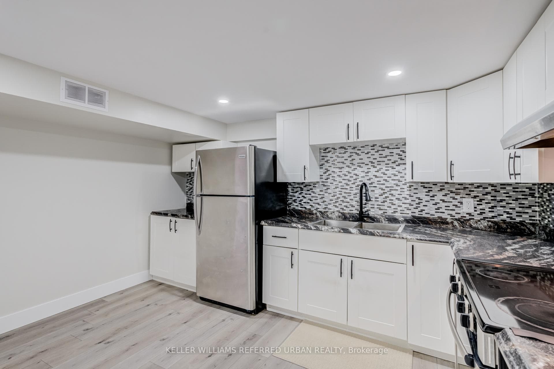 98 Duncombe Drive — property photo