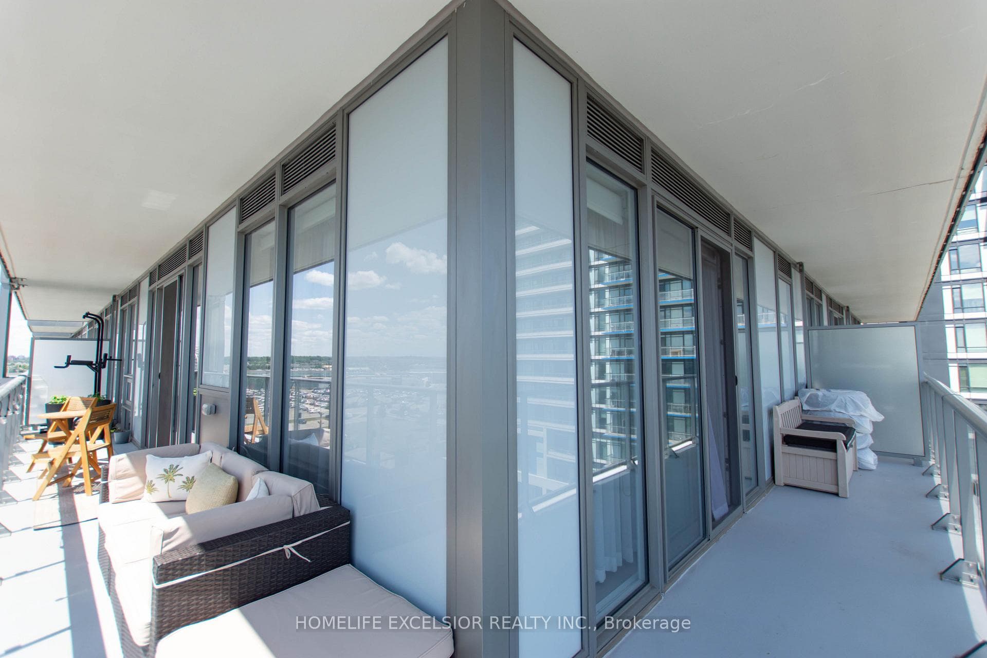 804- 4675 Metcalfe Avenue — property photo