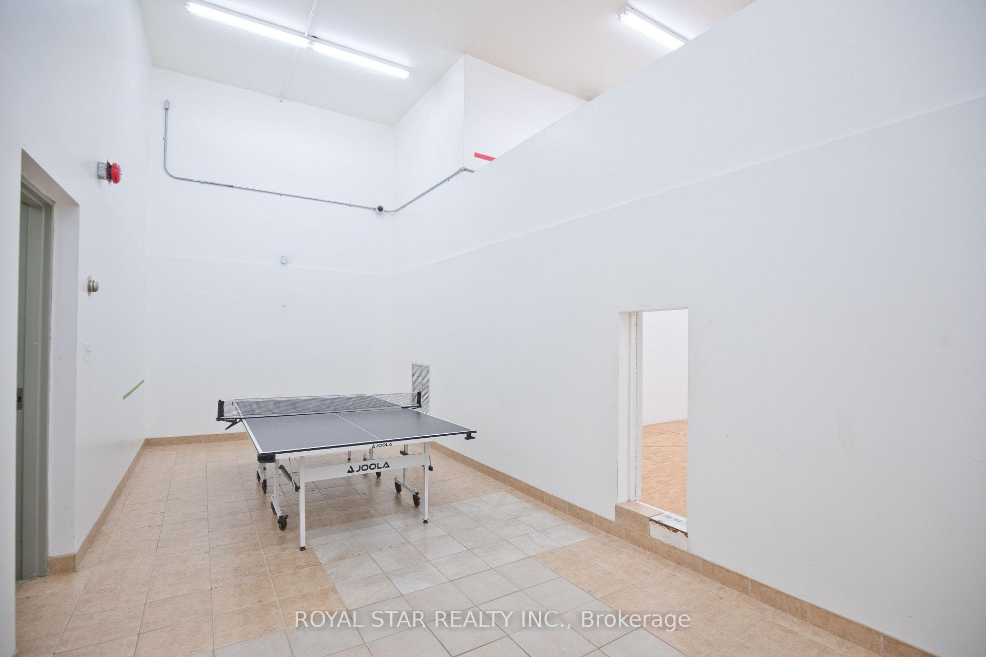 1607- 1535 Lakeshore Road — property photo