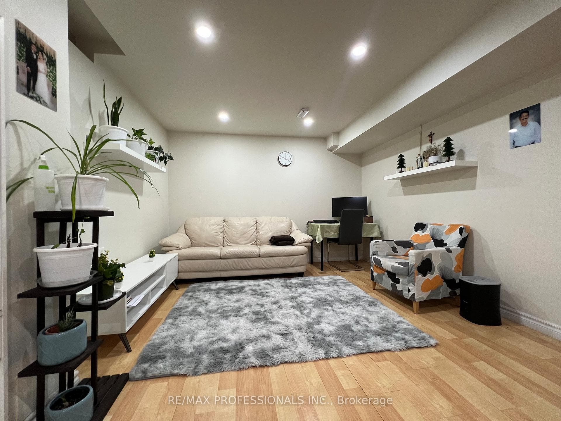 3895 Henrietta Way — property photo