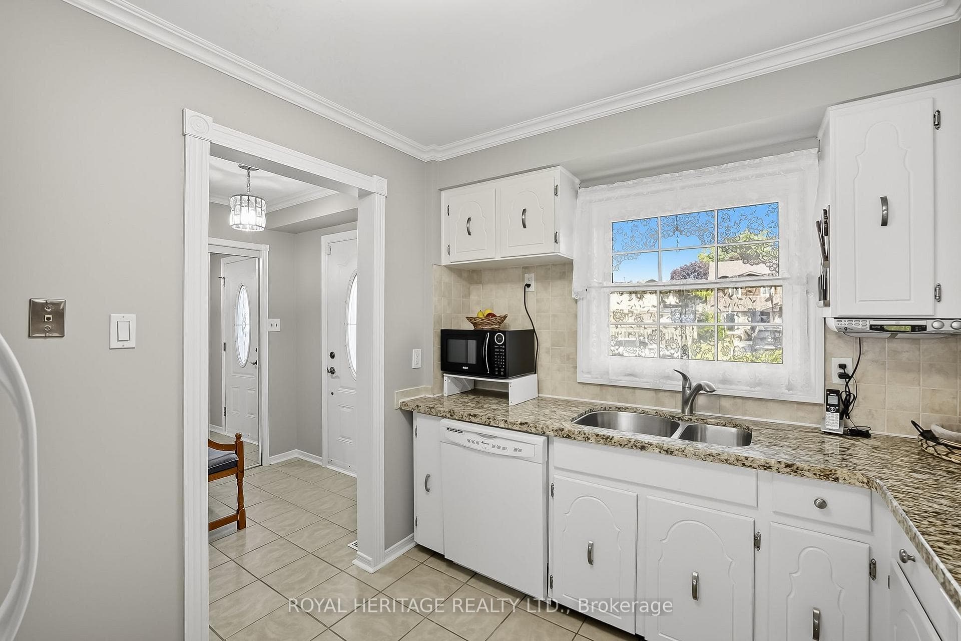 6- 580 Eyer Drive — property photo