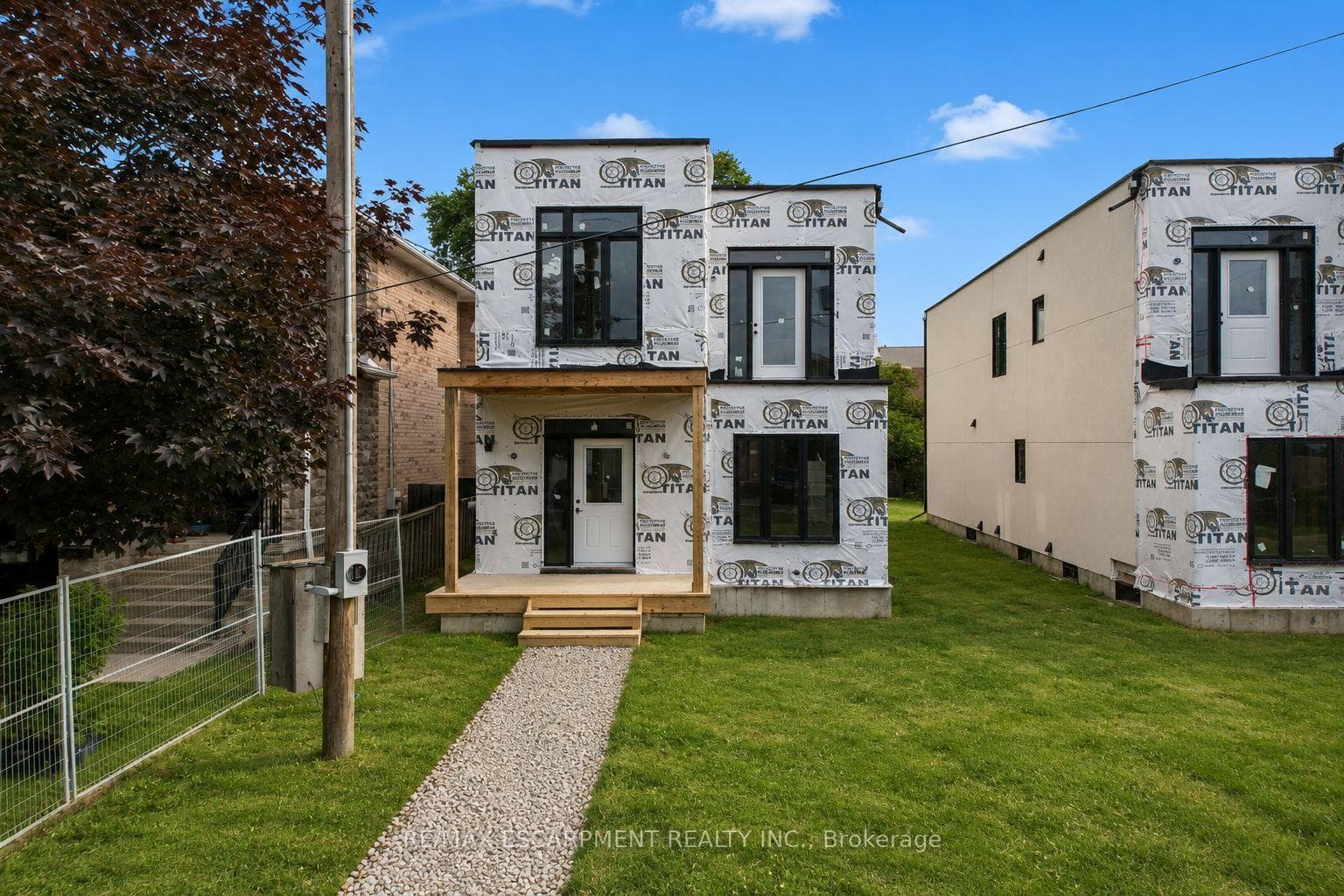 1033 Alexandra Avenue — property photo