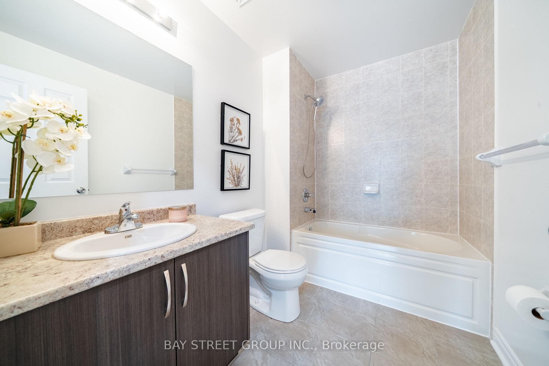 27- 15 Eaton Park Lane — property photo