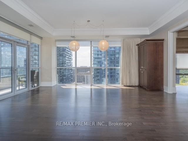 2315- 70 Roehampton Avenue — property photo