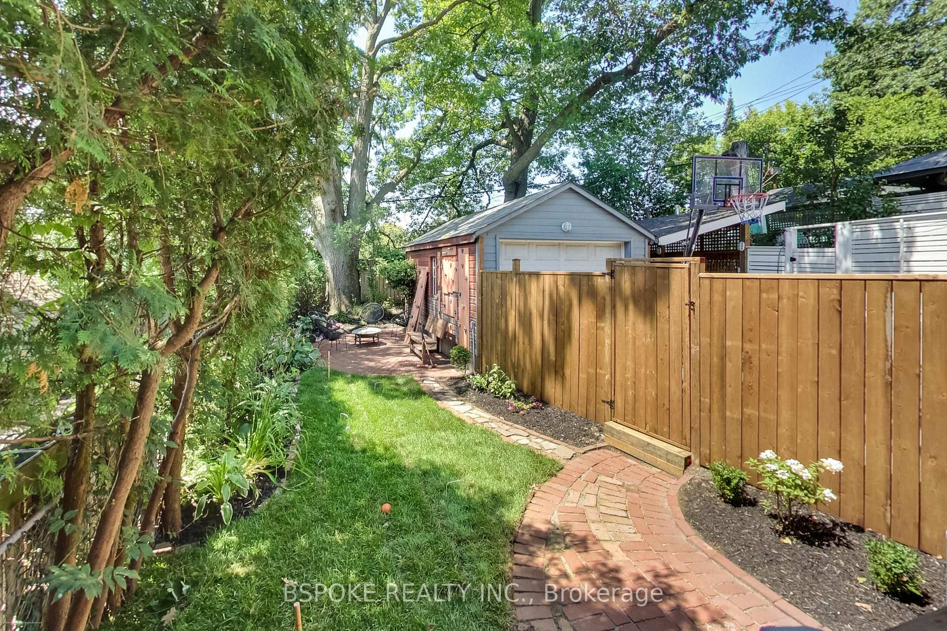 214 Gainsborough Road — property photo