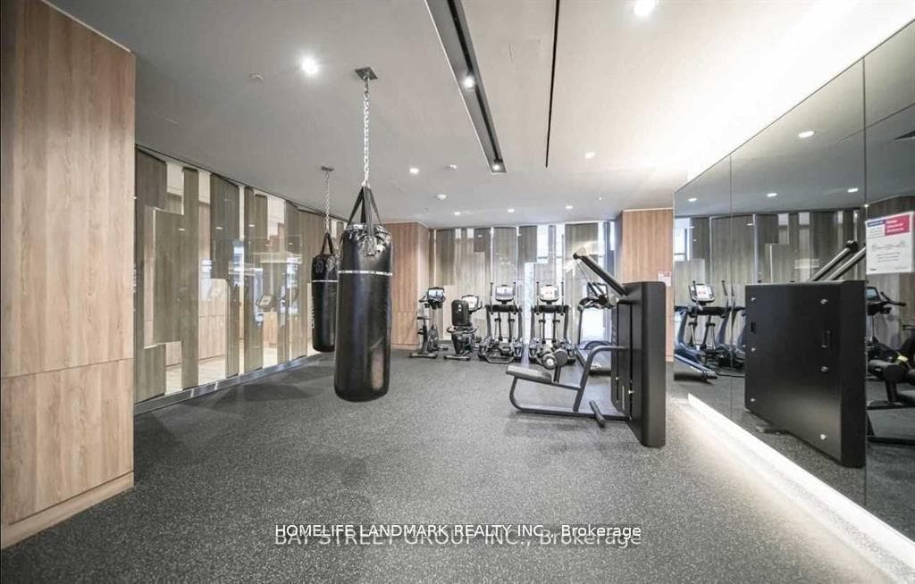 1113- 27 BATHURST Street — property photo
