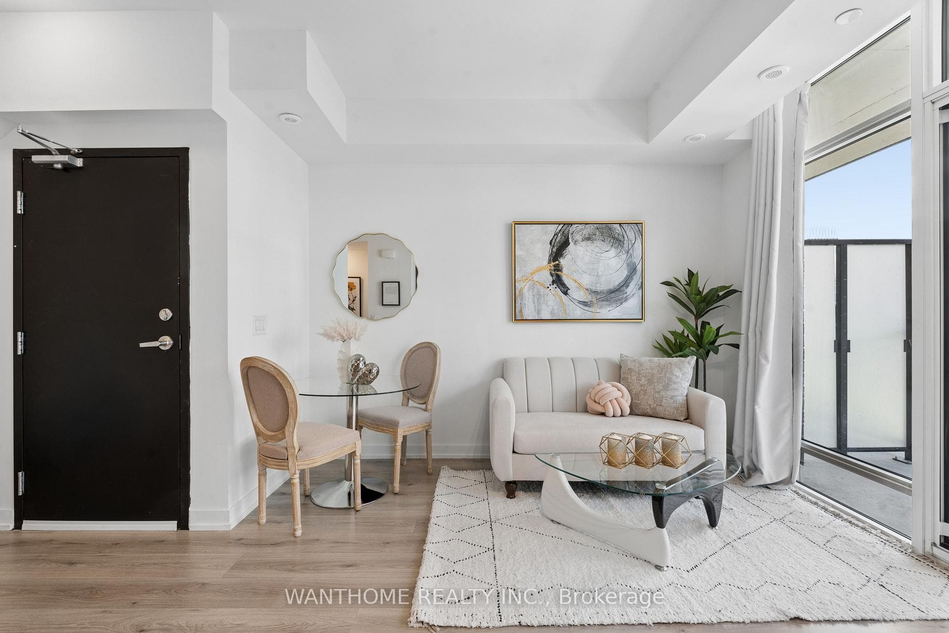 15- 861 Sheppard Avenue — property photo
