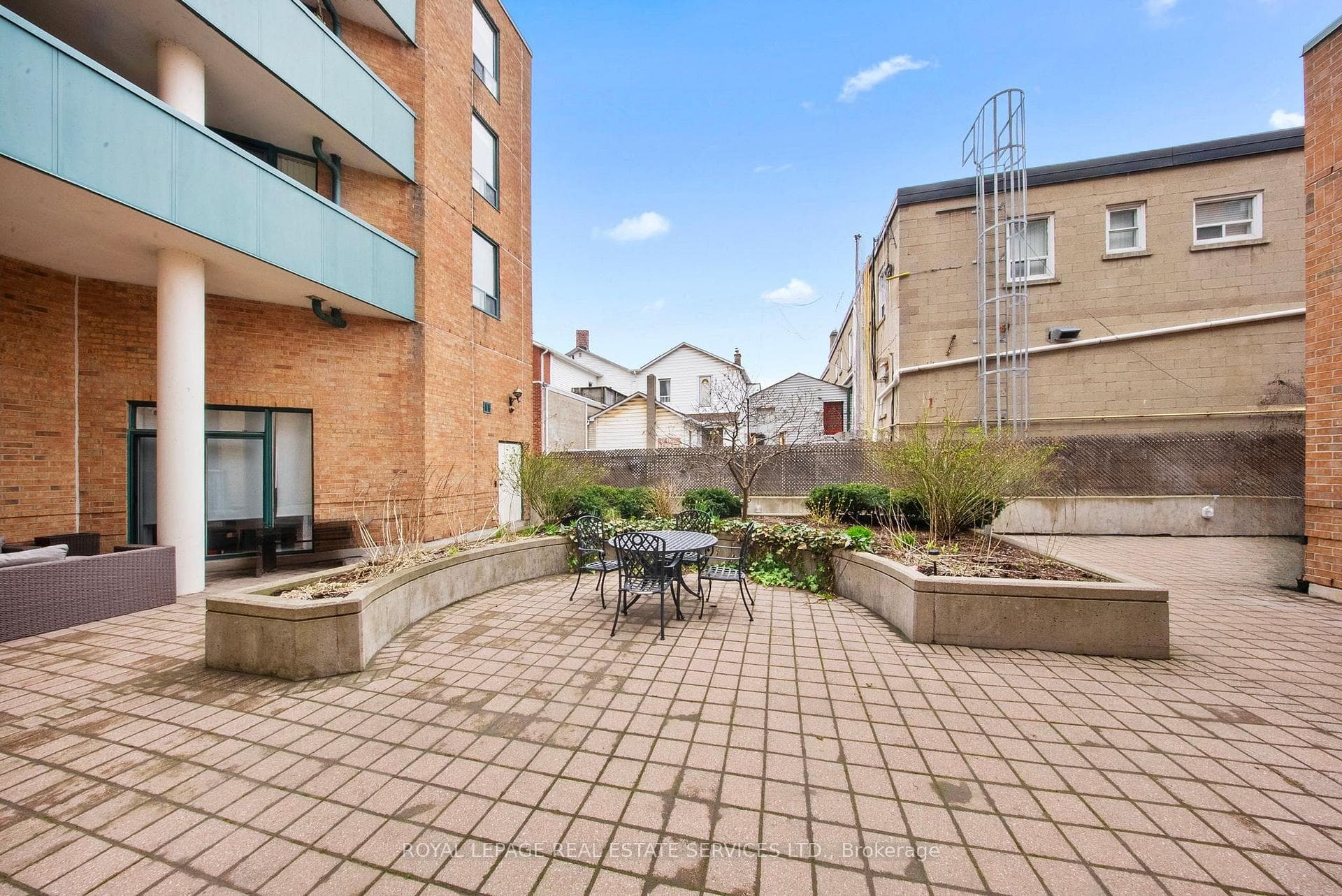 202- 185 Robinson Street — property photo