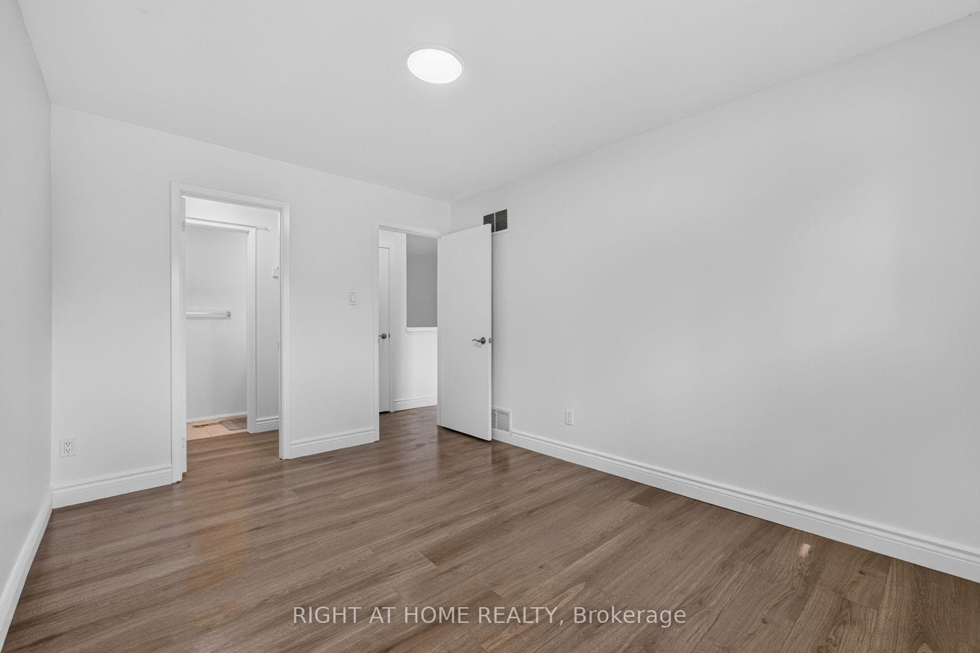 5- 2605 Woodchester Drive — property photo
