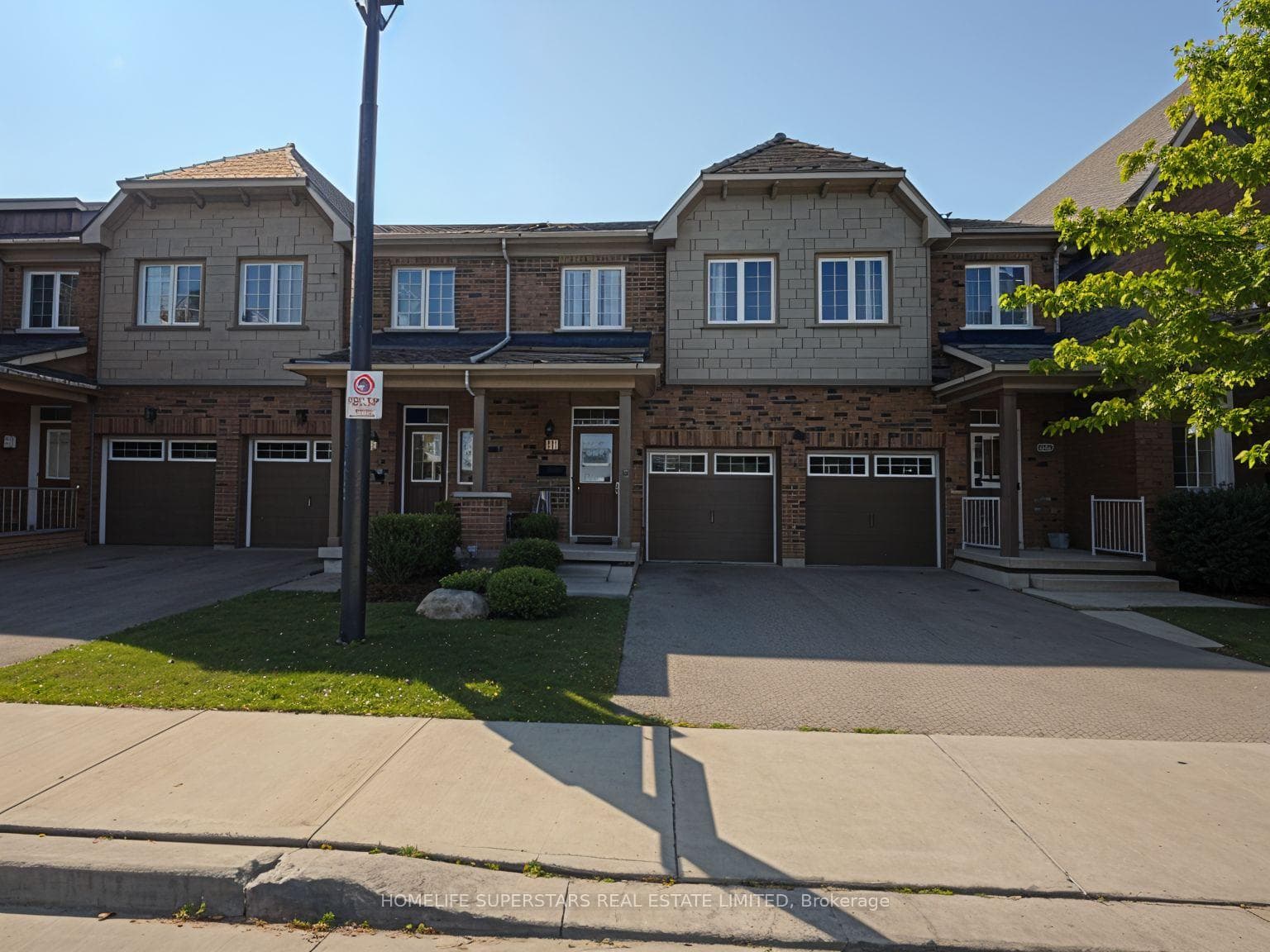 61 Utopia Way — property photo