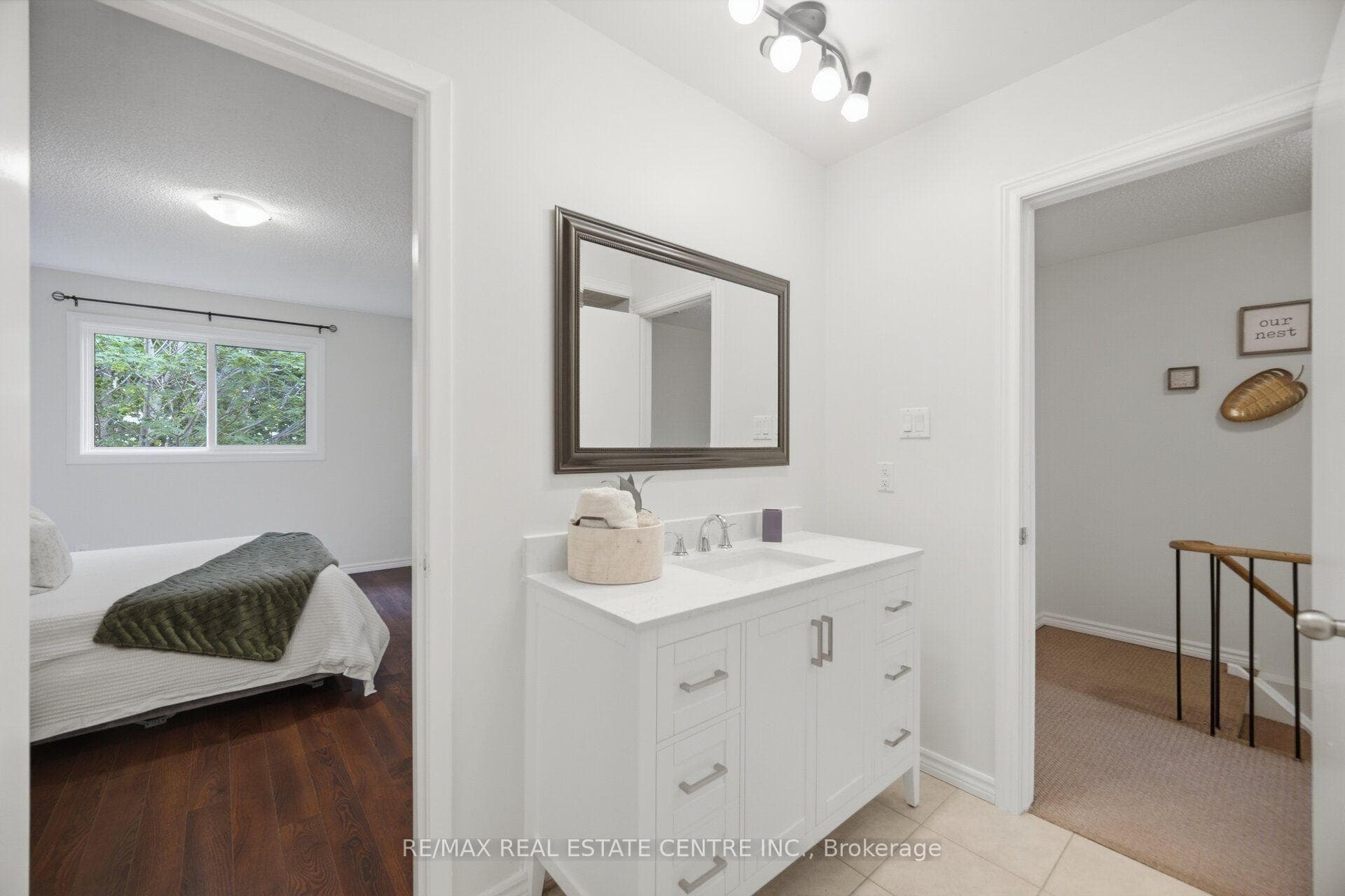 706 Carrying Place — property photo