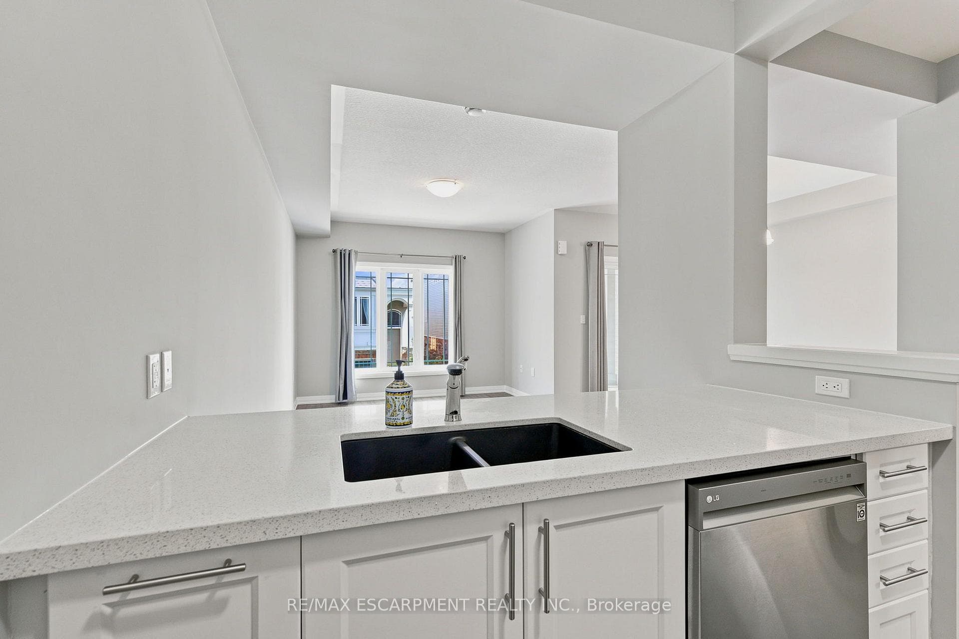 13 Aqua Lane — property photo