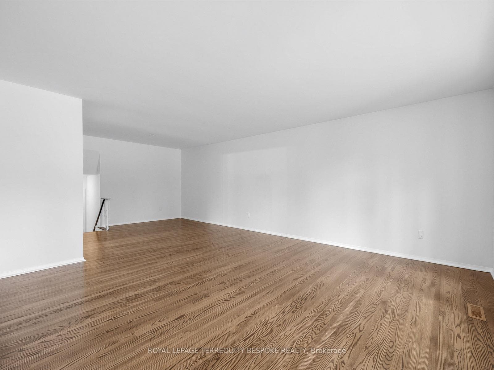 9 Midcroft Drive — property photo