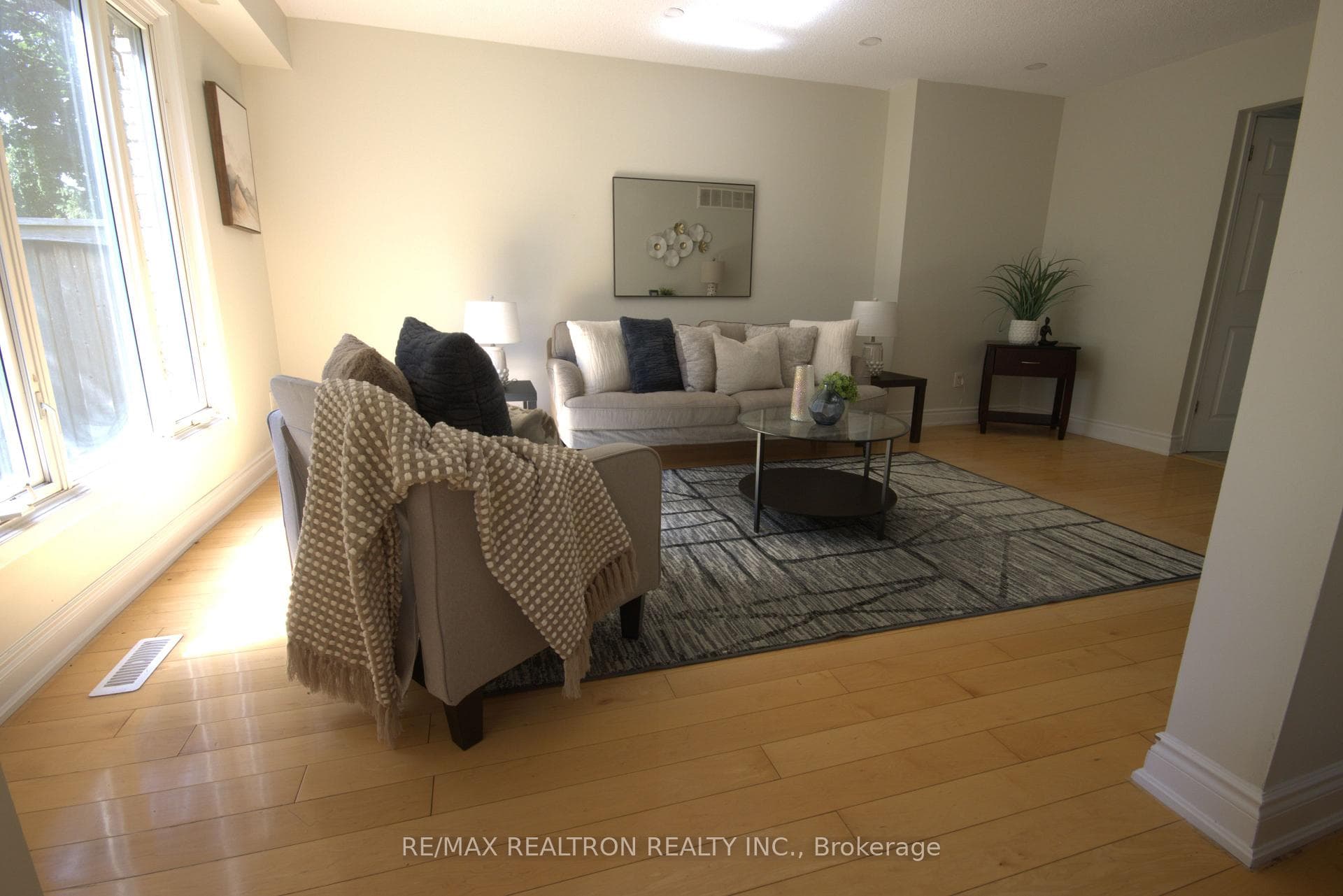 4272 Gayling Gardens — property photo