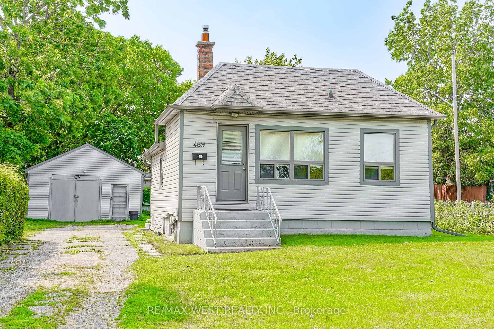 489 Dean Avenue — property photo