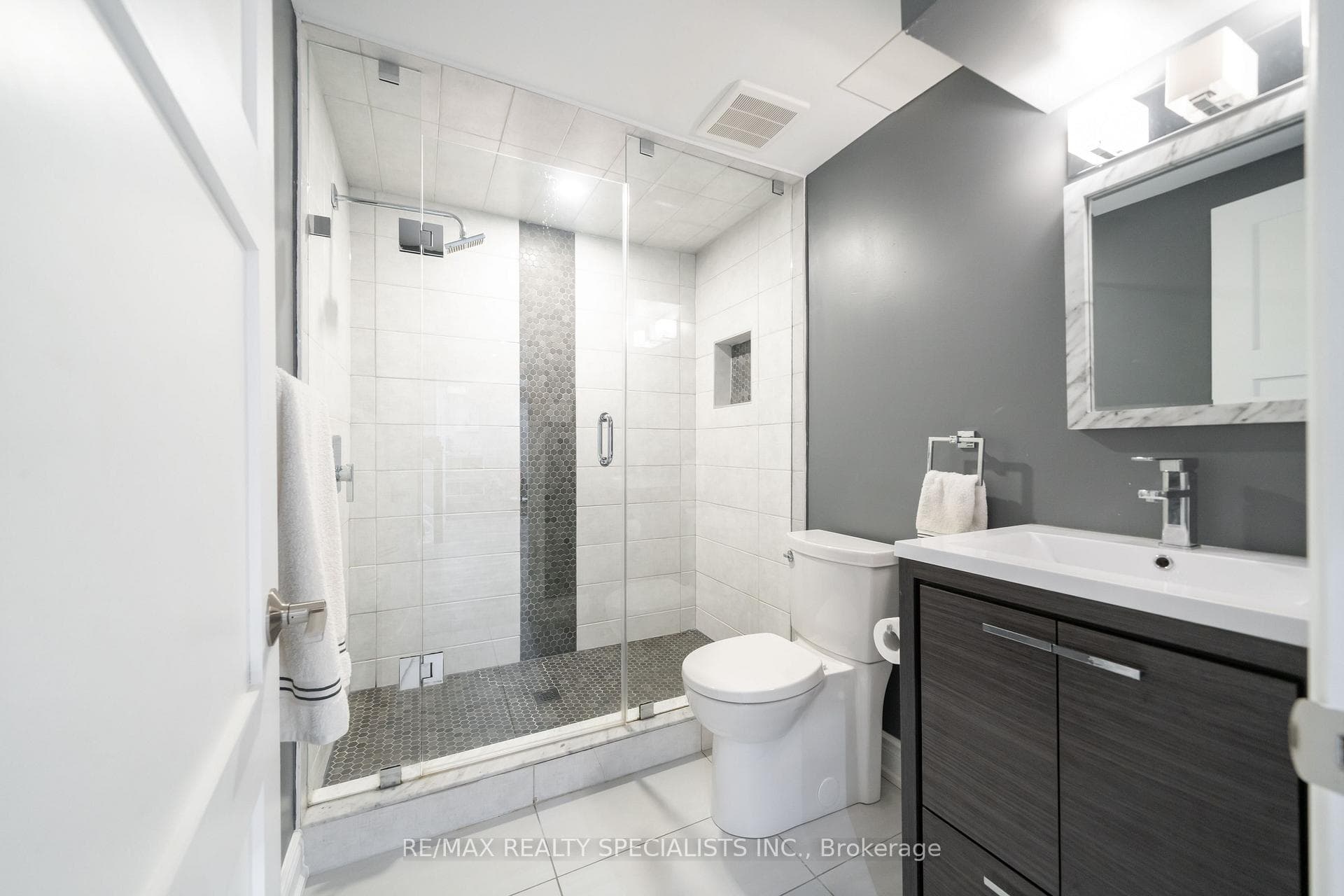 4021 Sasha Court — property photo