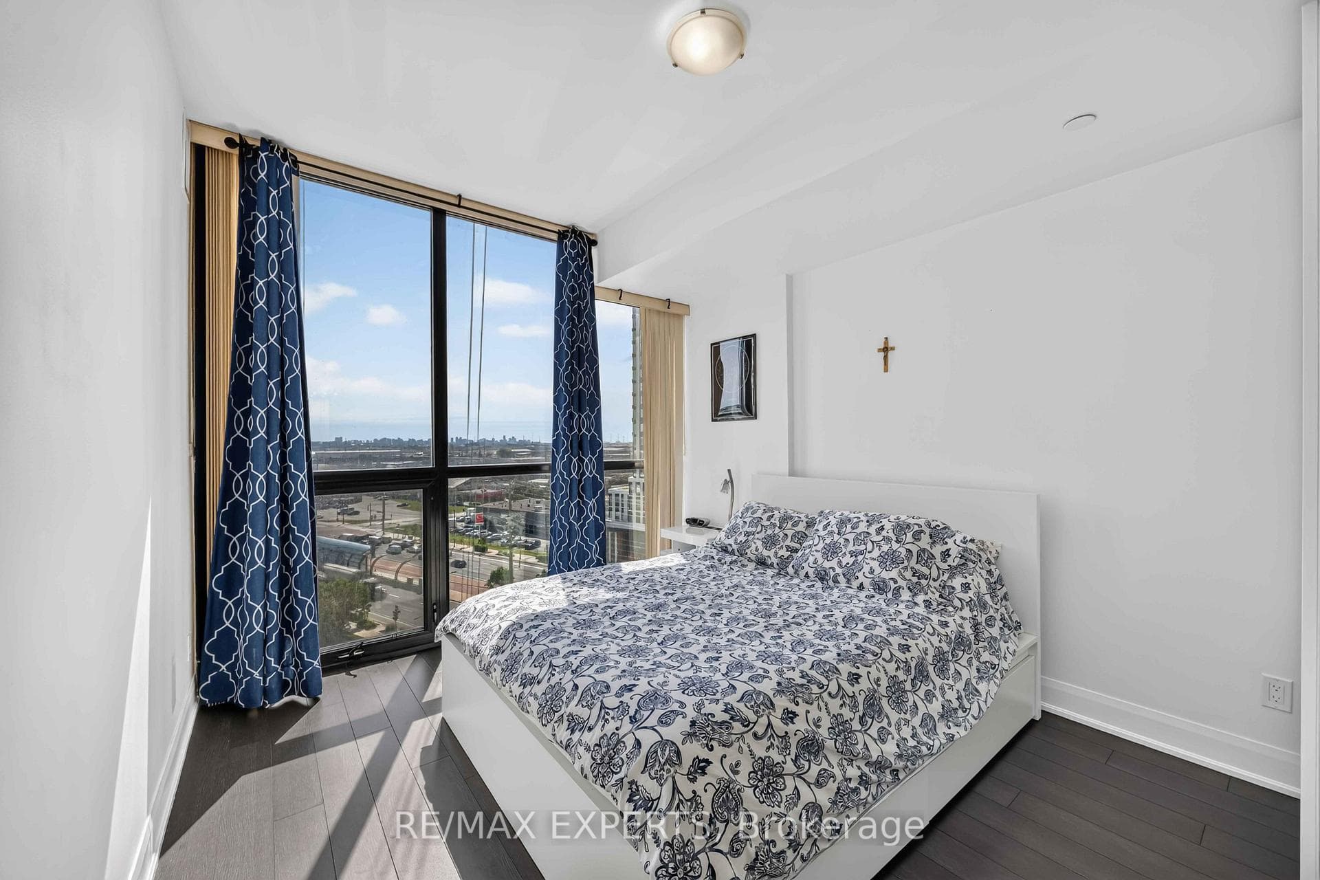 902- 2900 Highway 7 Road — property photo