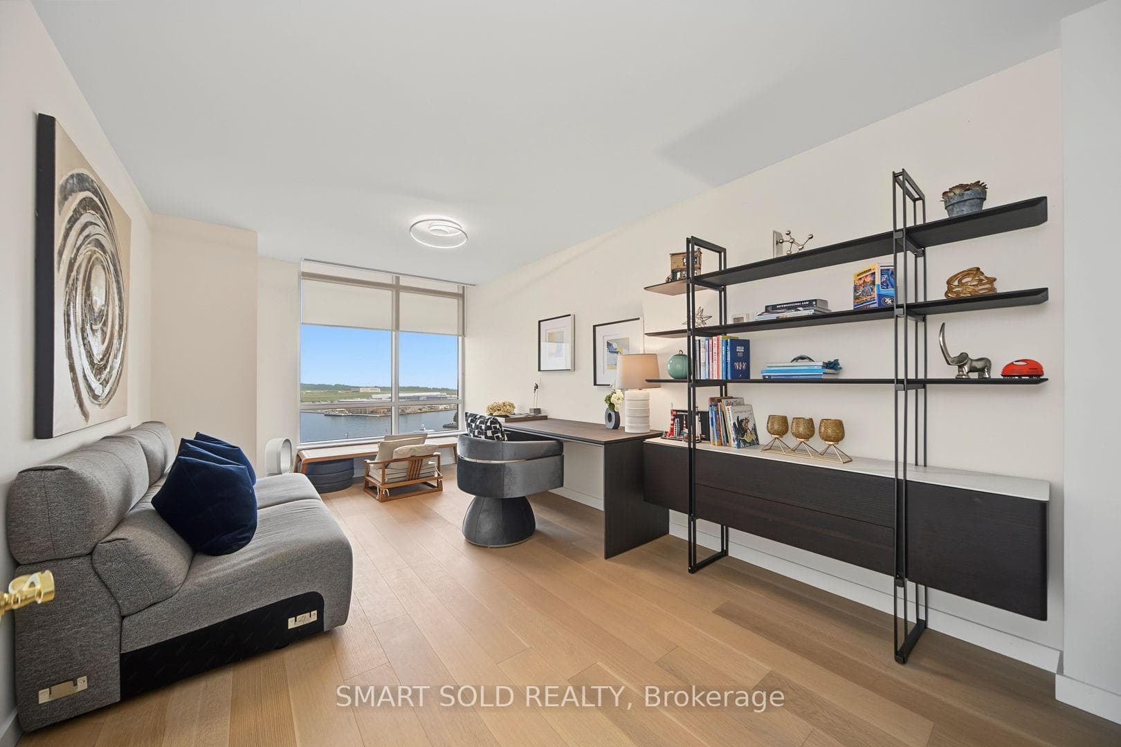 Ph01E- 500 Queens Quay — property photo