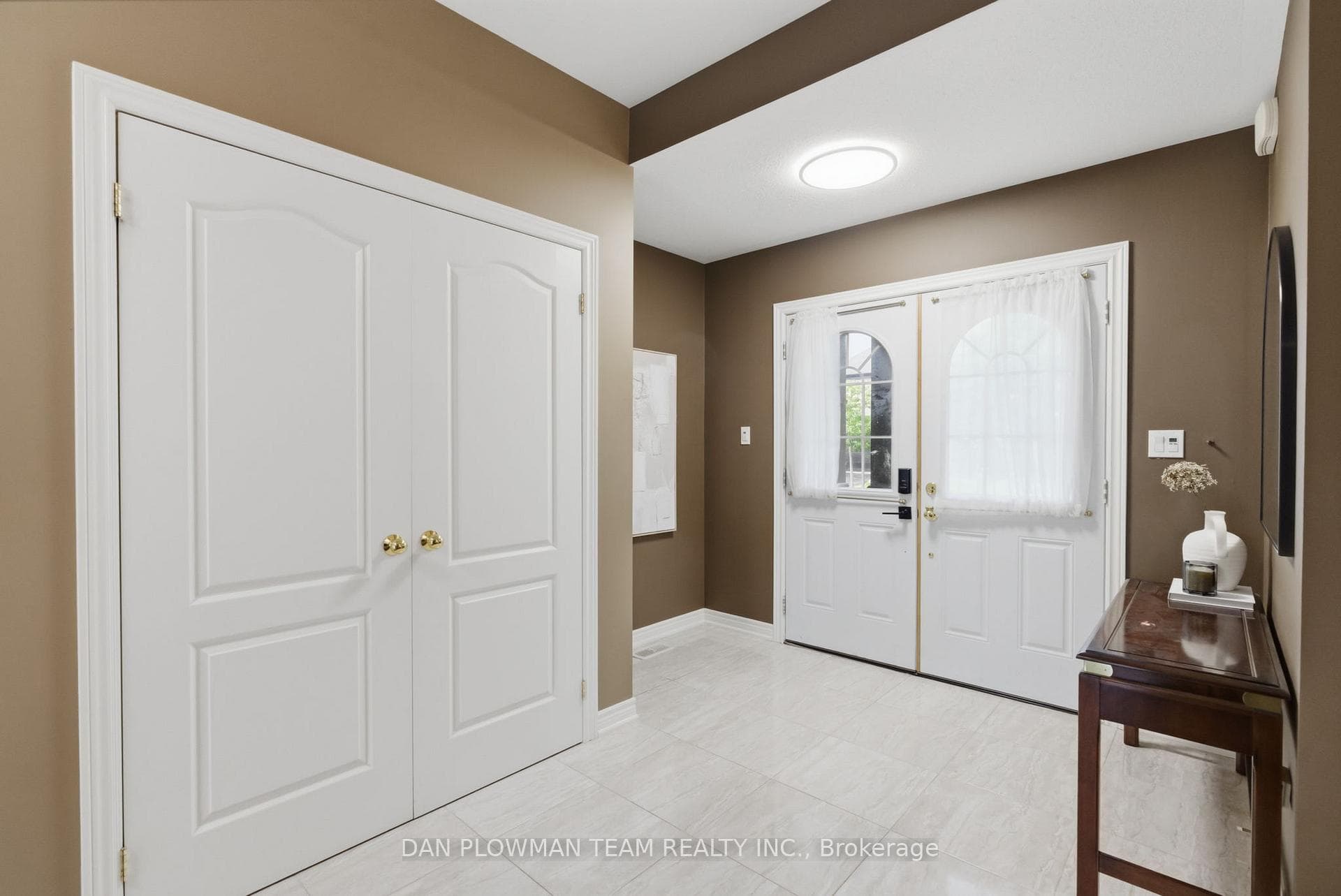2243 Pilgrim Square — property photo
