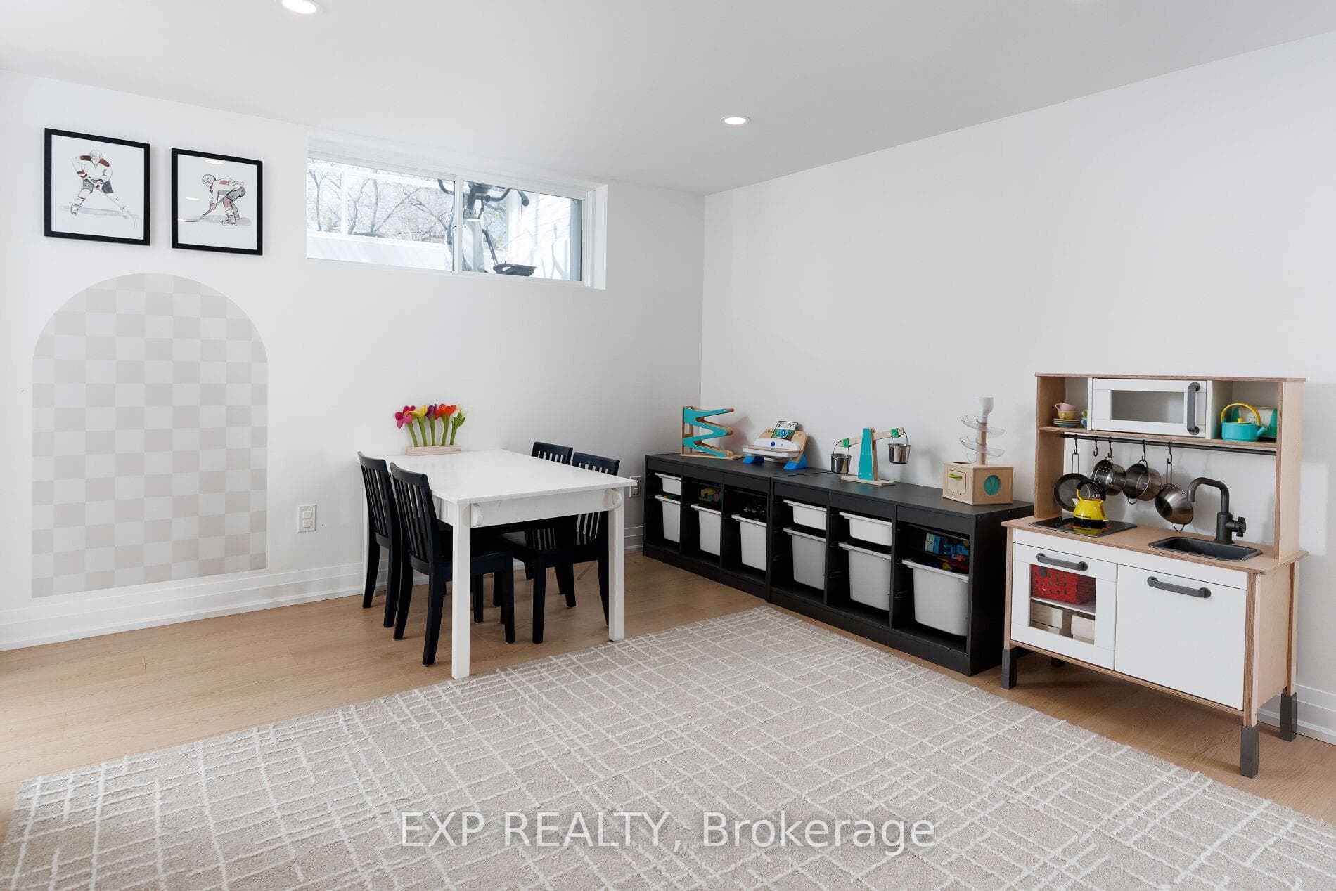 1761 Coram Crescent — property photo