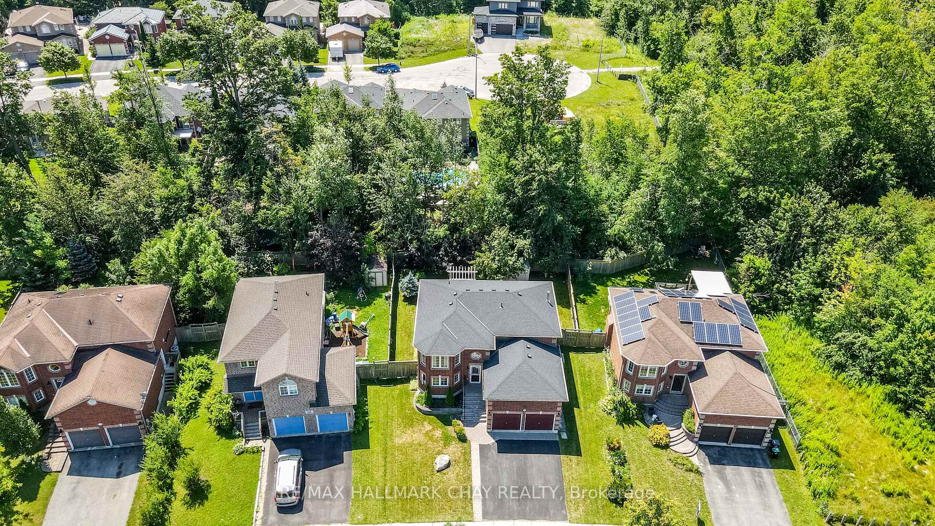 94 Sandringham Drive — property photo
