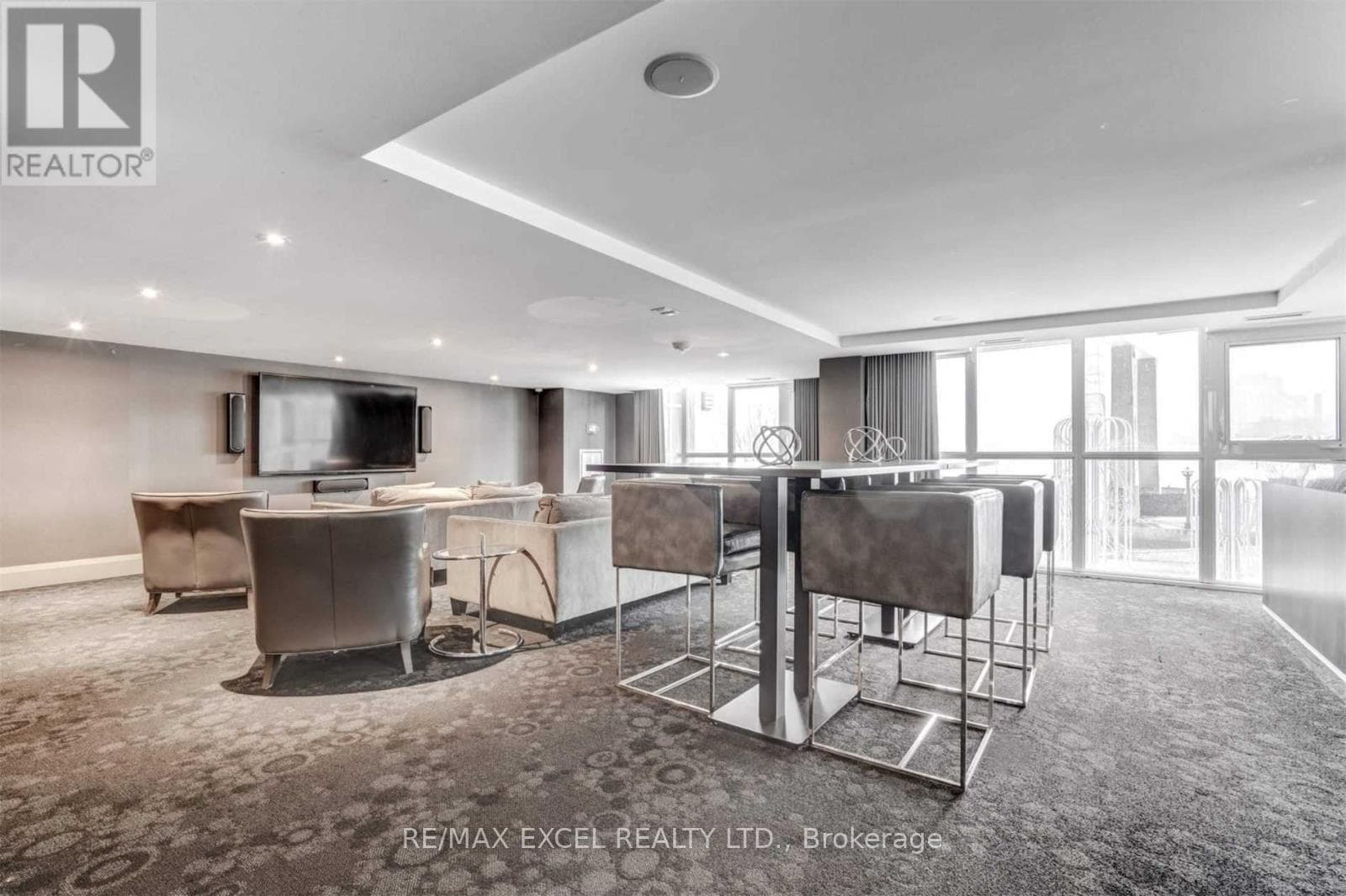 720- 35 Bastion Street — property photo
