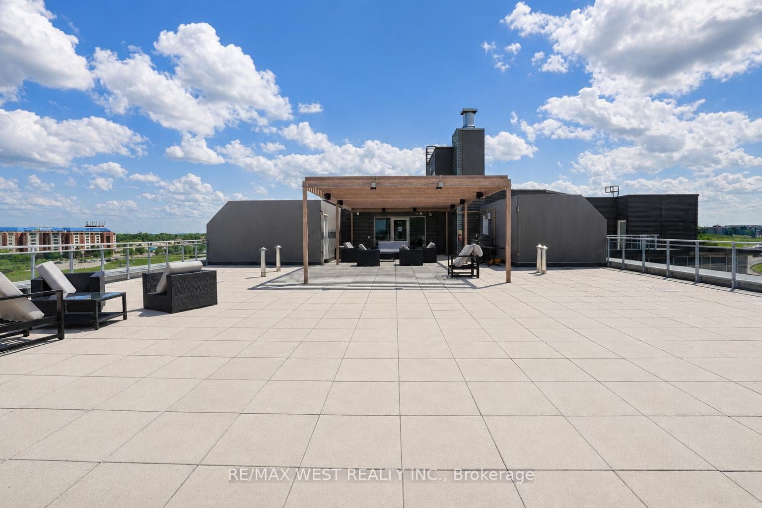 216- 58 Lakeside Terrace — property photo