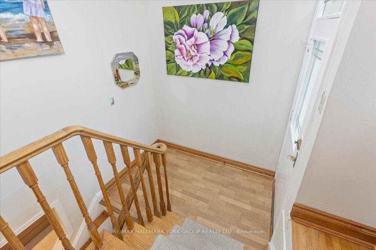 2 Corbett Crescent — property photo