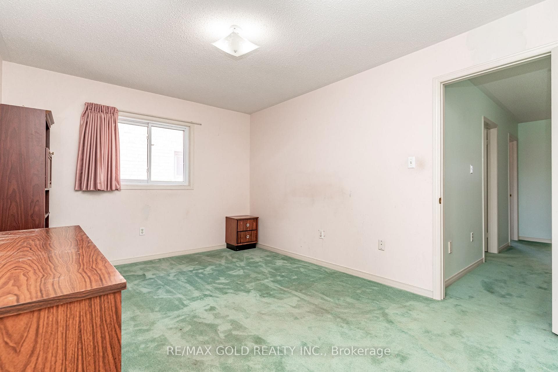 98 Sahara Trail — property photo