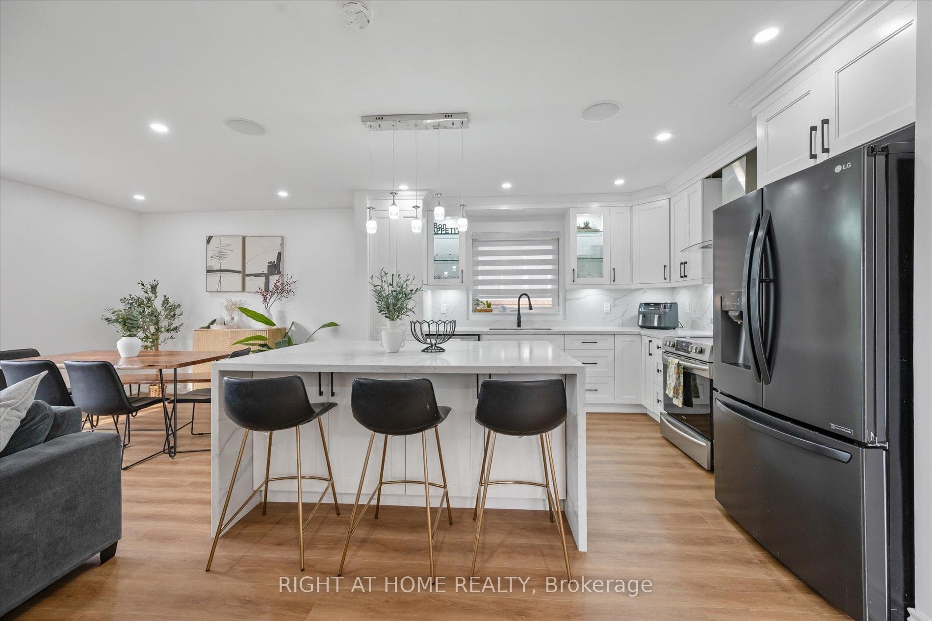 93 Denbigh Crescent — property photo