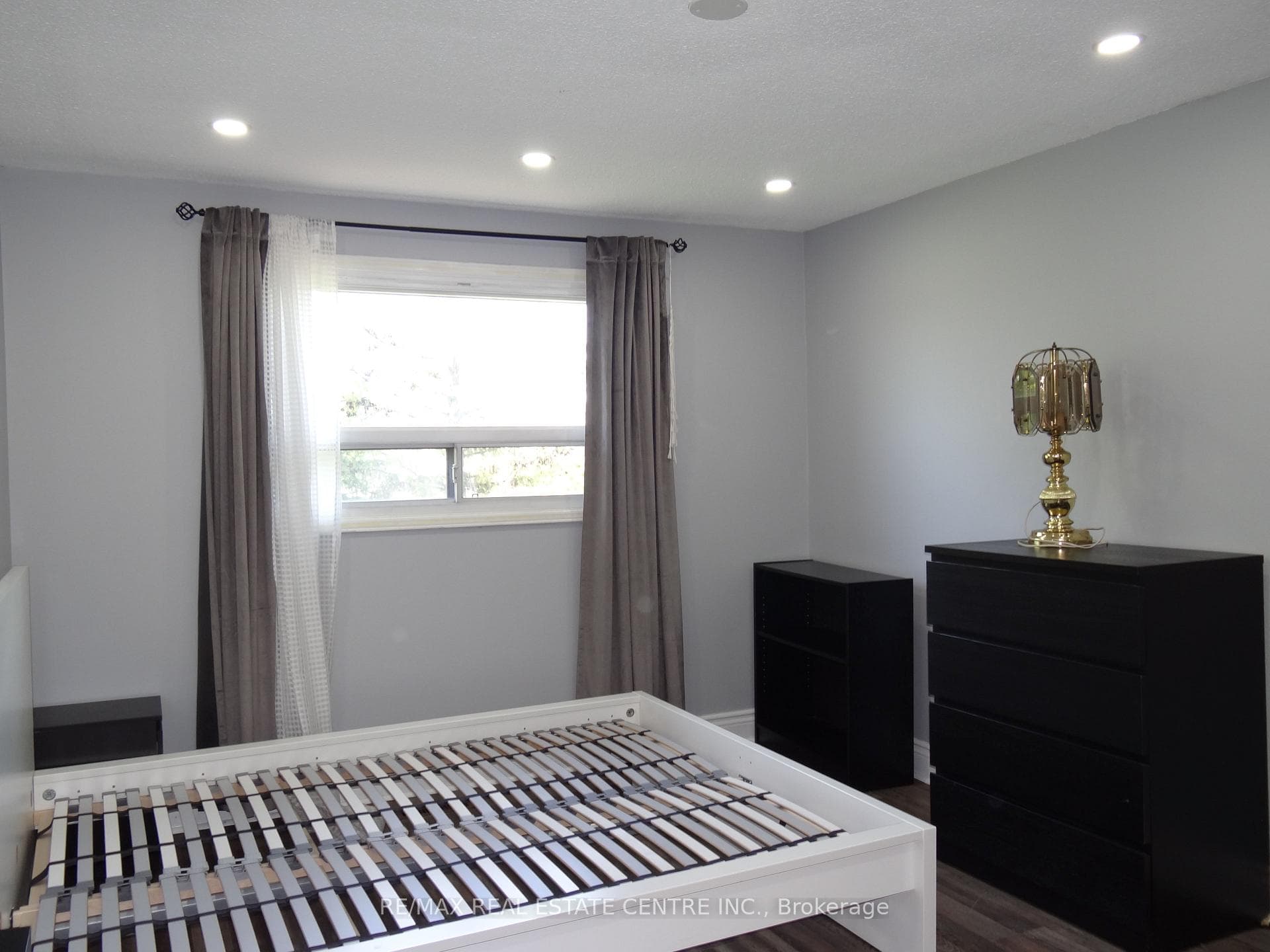 28 Rawling Crescent — property photo