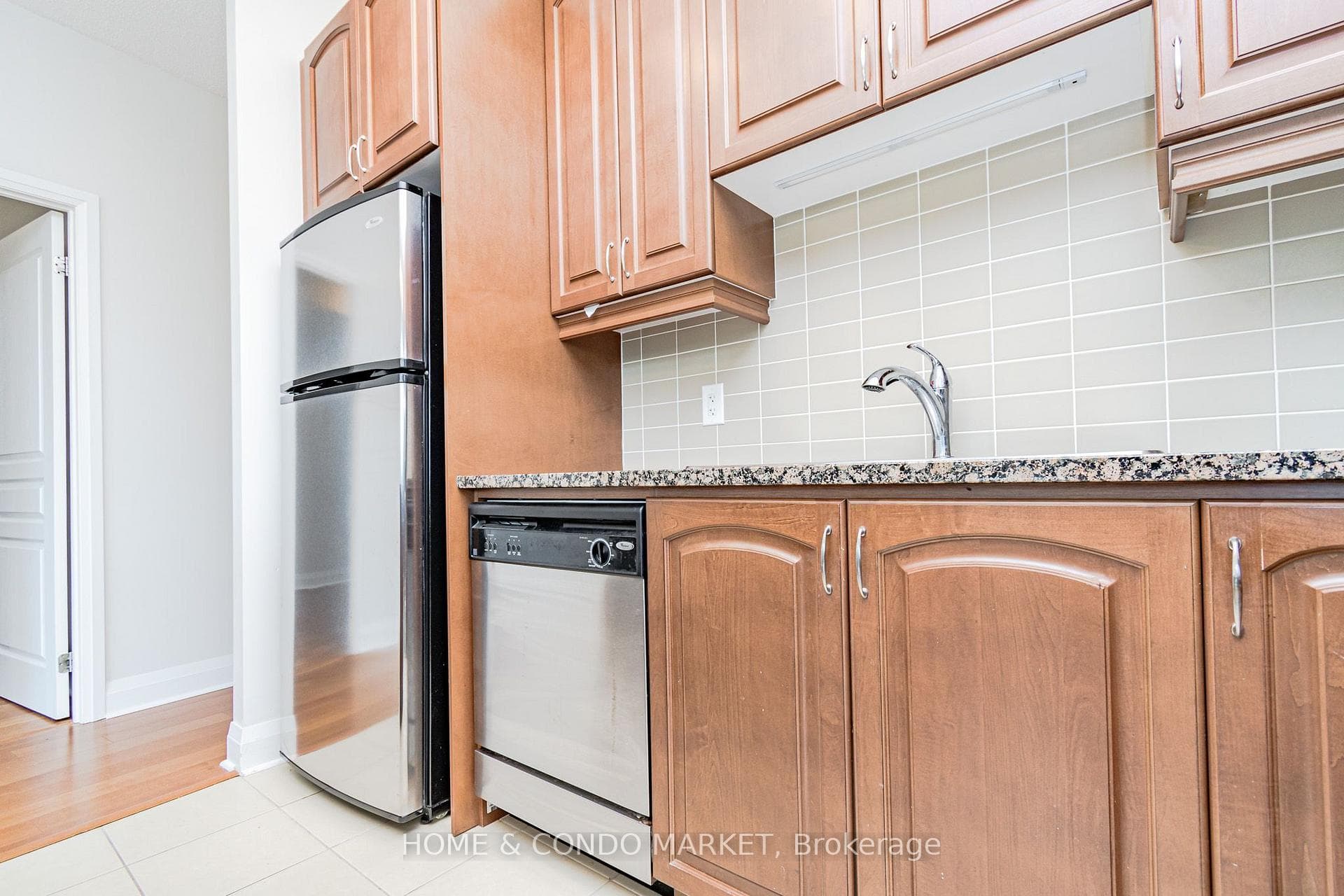 315- 1 Hurontario Street — property photo