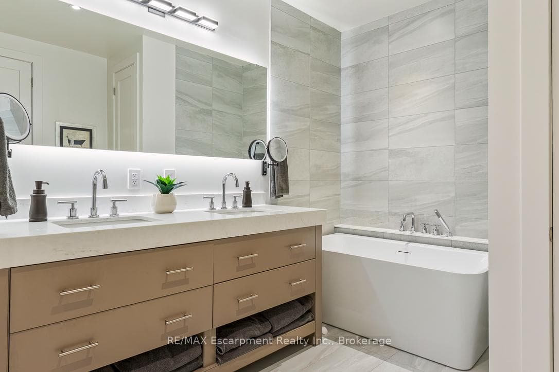 303- 123 Maurice Drive — property photo